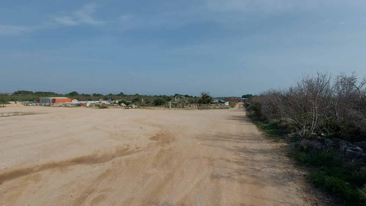 Vodice - Zemljišče v industrijski coni - 839m2