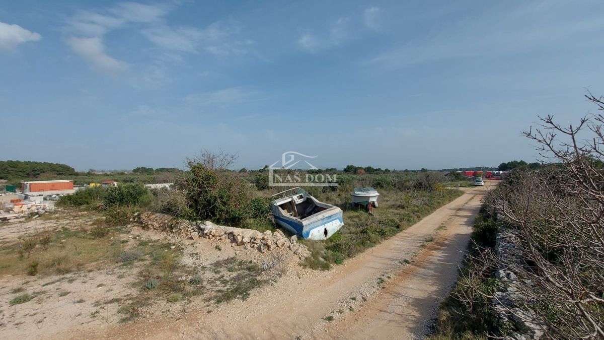 Vodice - Zemljišče v industrijski coni - 839m2