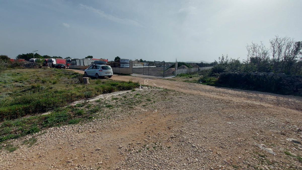 Vodice - Zemljišče v industrijski coni - 839m2