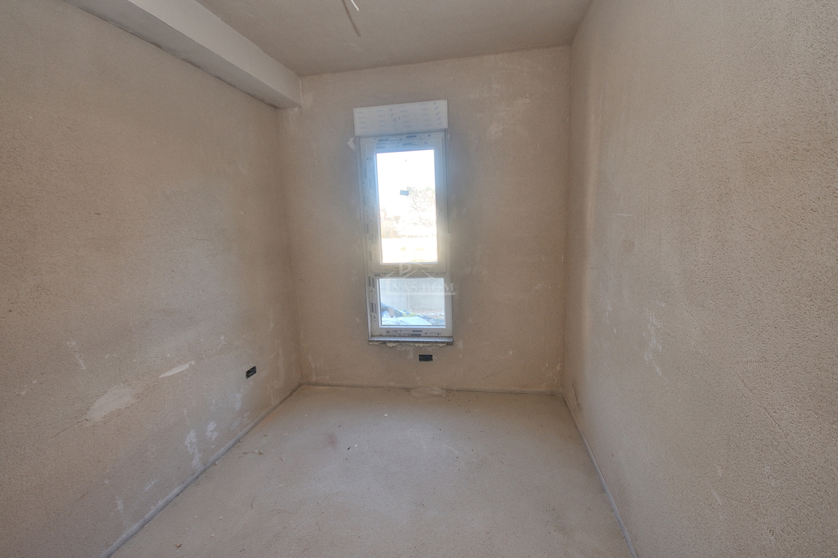 Vodice, Srima - NOVOGRADNJA A-S2 stan v pritličju z vrtom, 300 m od plaže