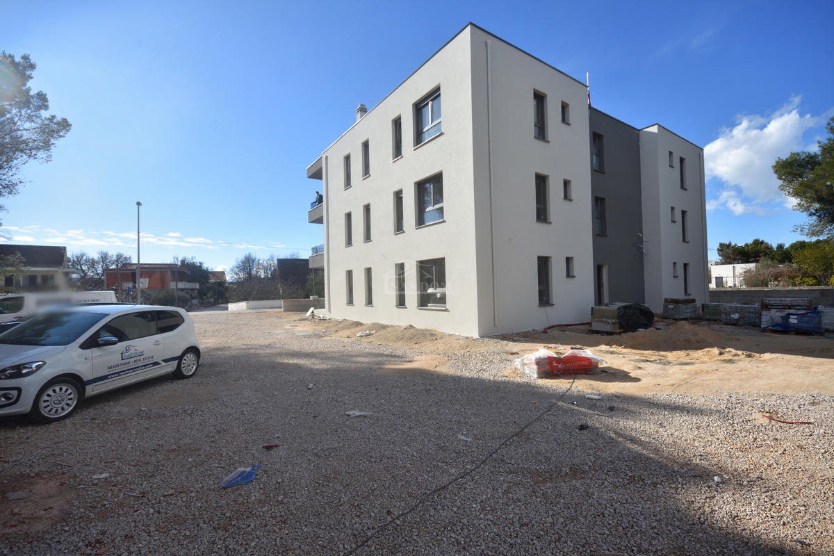 Vodice, Srima - NOVOGRADNJA A-S2 stan v pritličju z vrtom, 300 m od plaže