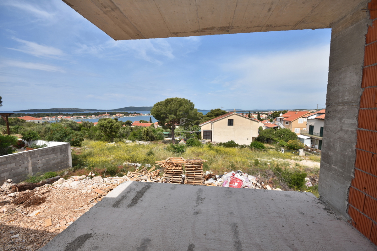 Brodarica - Stanovanje S3 z razgledom na morje, 1. nadstropje