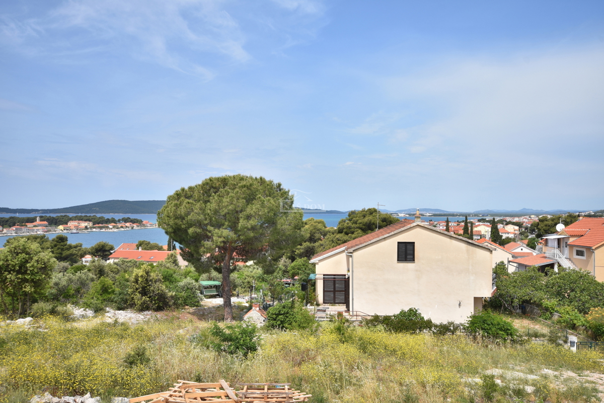 Brodarica - Stanovanje S3 z razgledom na morje, 1. nadstropje