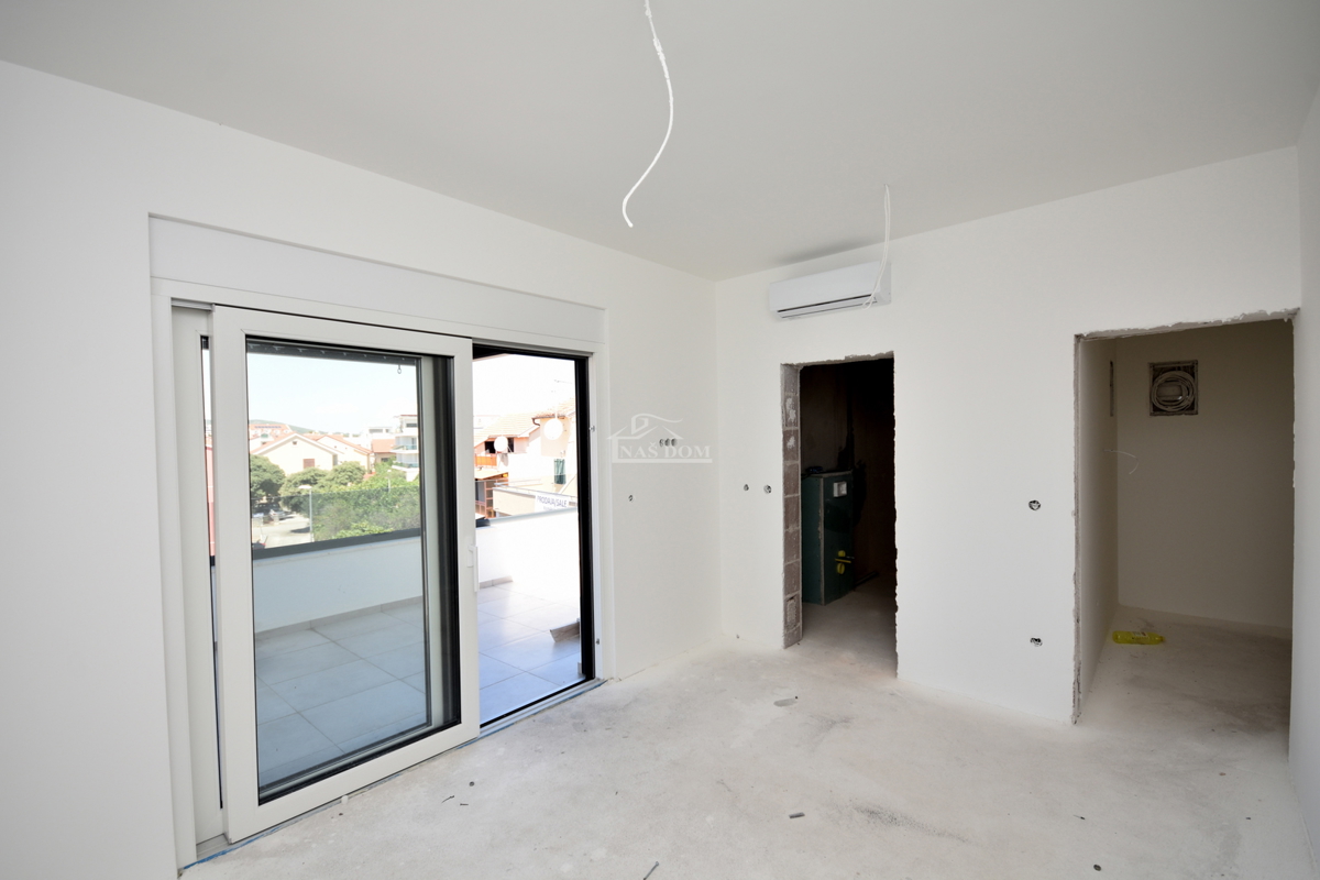 Vodice, Srima - dvojna hiša 250 m od plaže