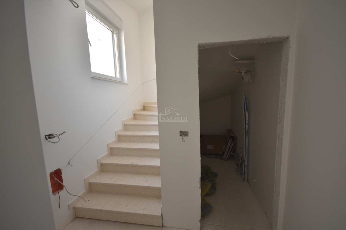 Vodice, Srima - dvojna hiša 250 m od plaže