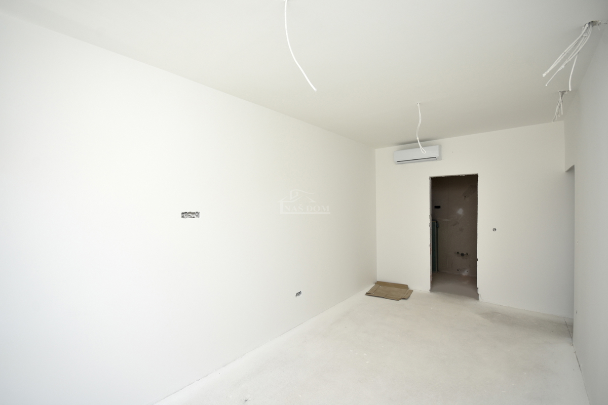 Vodice, Srima - dvojna hiša 250 m od plaže