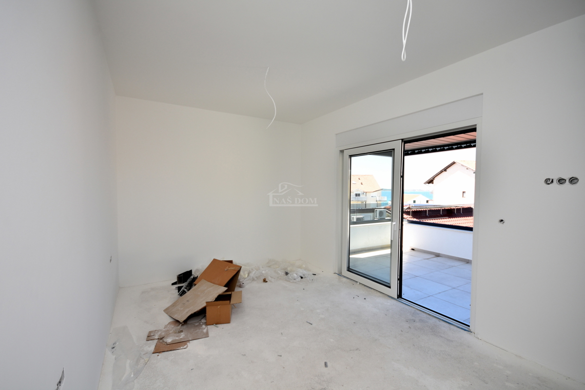 Vodice, Srima - dvojna hiša 250 m od plaže