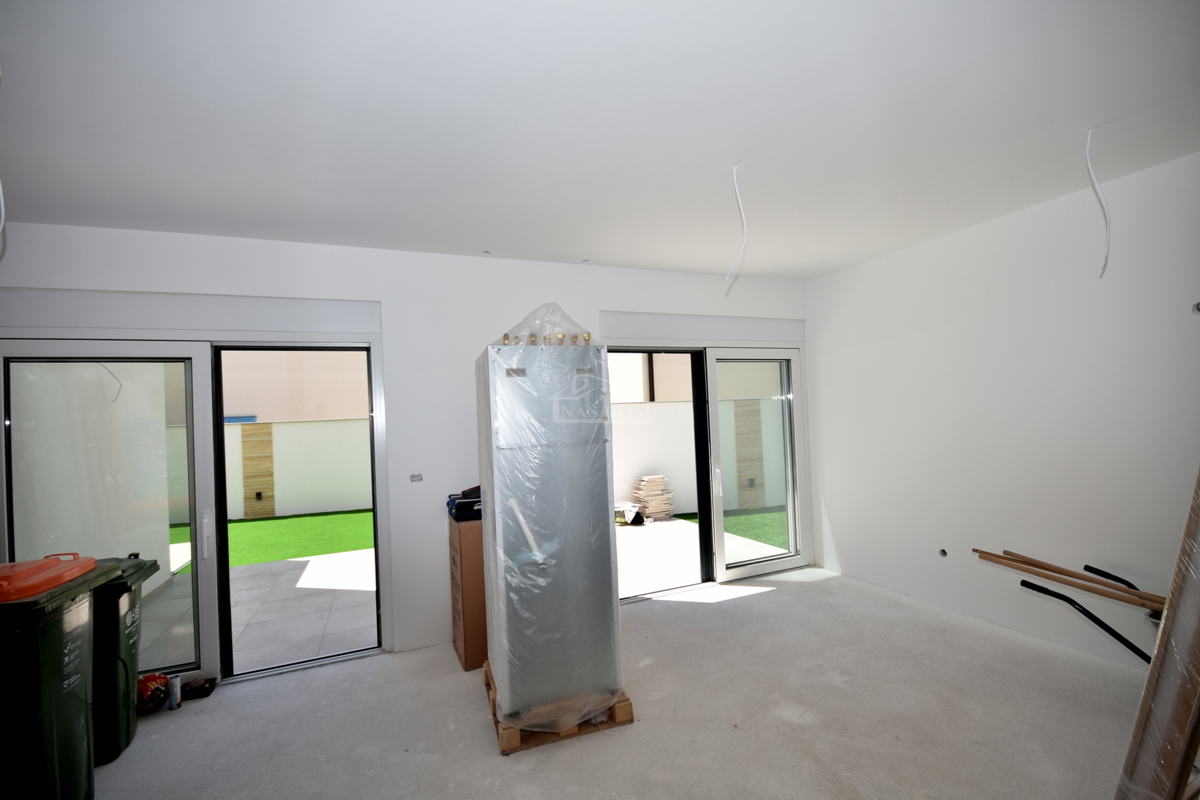 Vodice, Srima - dvojna hiša 250 m od plaže