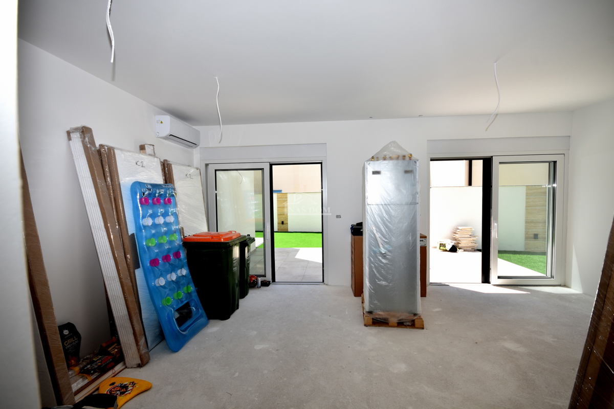 Vodice, Srima - dvojna hiša 250 m od plaže