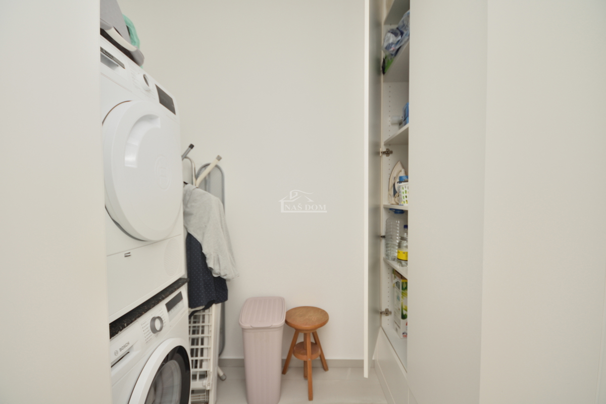 Vodice - Čudovita opremljena pritlična hiša na odlični lokaciji