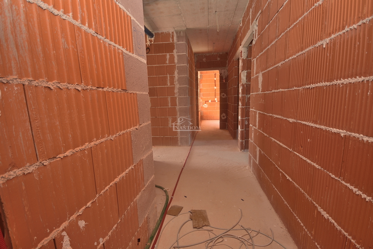 Vodice, SRIMA B - S7 stanovanje s tremi spalnicami, 2. nadstropje, 300 m od plaže