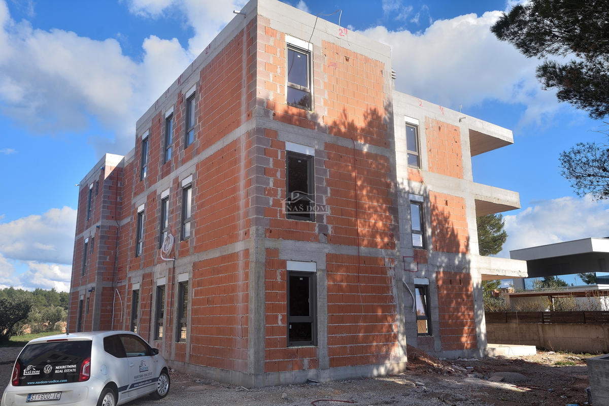 Vodice, SRIMA B - S7 stanovanje s tremi spalnicami, 2. nadstropje, 300 m od plaže