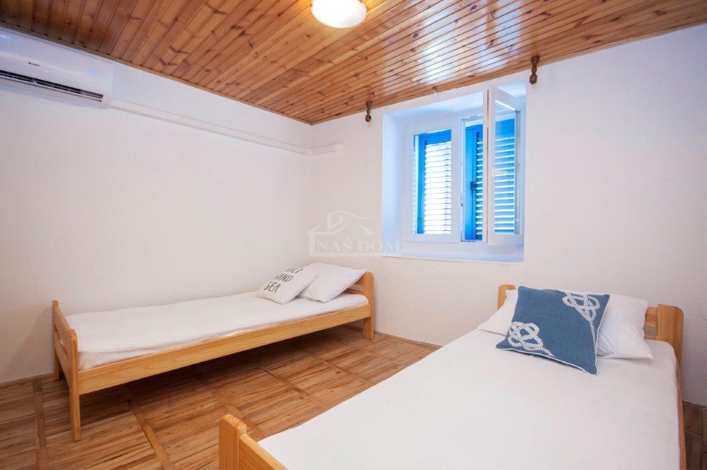 Vodice - CENTAR hiša, 250 m od Modre plaže