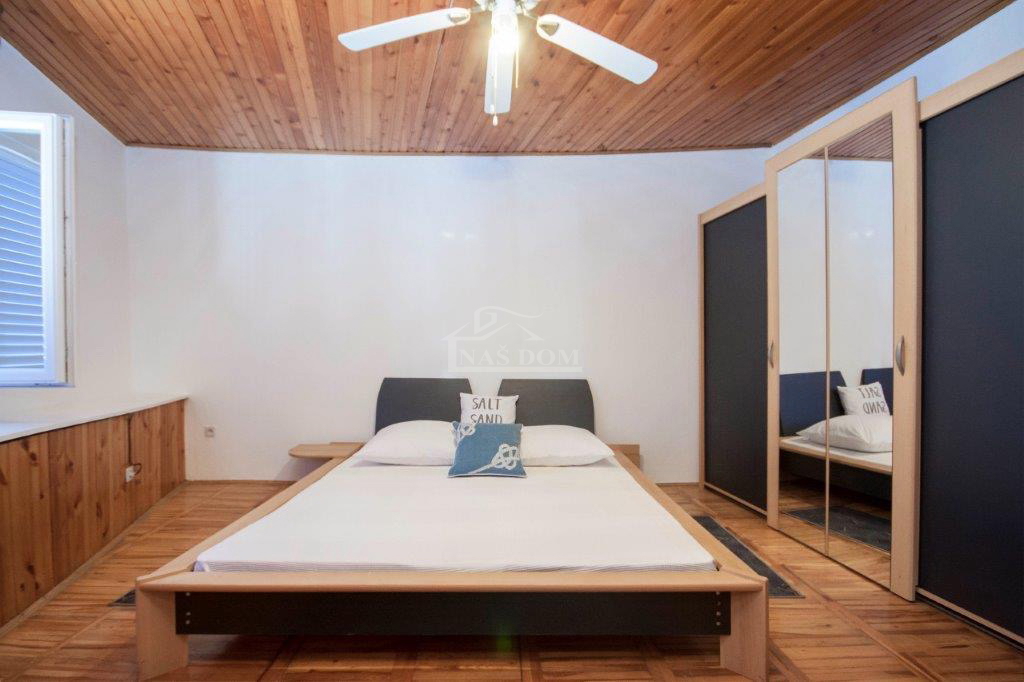 Vodice - CENTAR hiša, 250 m od Modre plaže