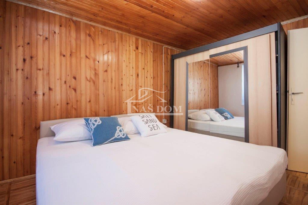 Vodice - CENTAR hiša, 250 m od Modre plaže