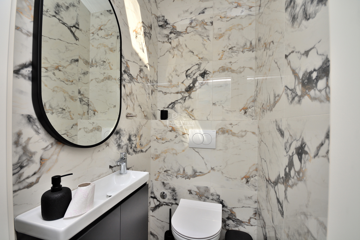 Vodice - popolnoma obnovljeno in opremljeno stanovanje 350 m od plaže