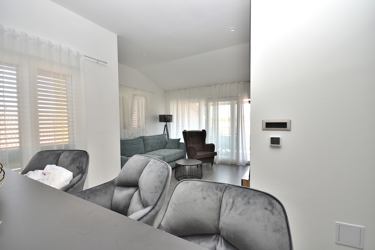 Vodice - popolnoma obnovljeno in opremljeno stanovanje 350 m od plaže