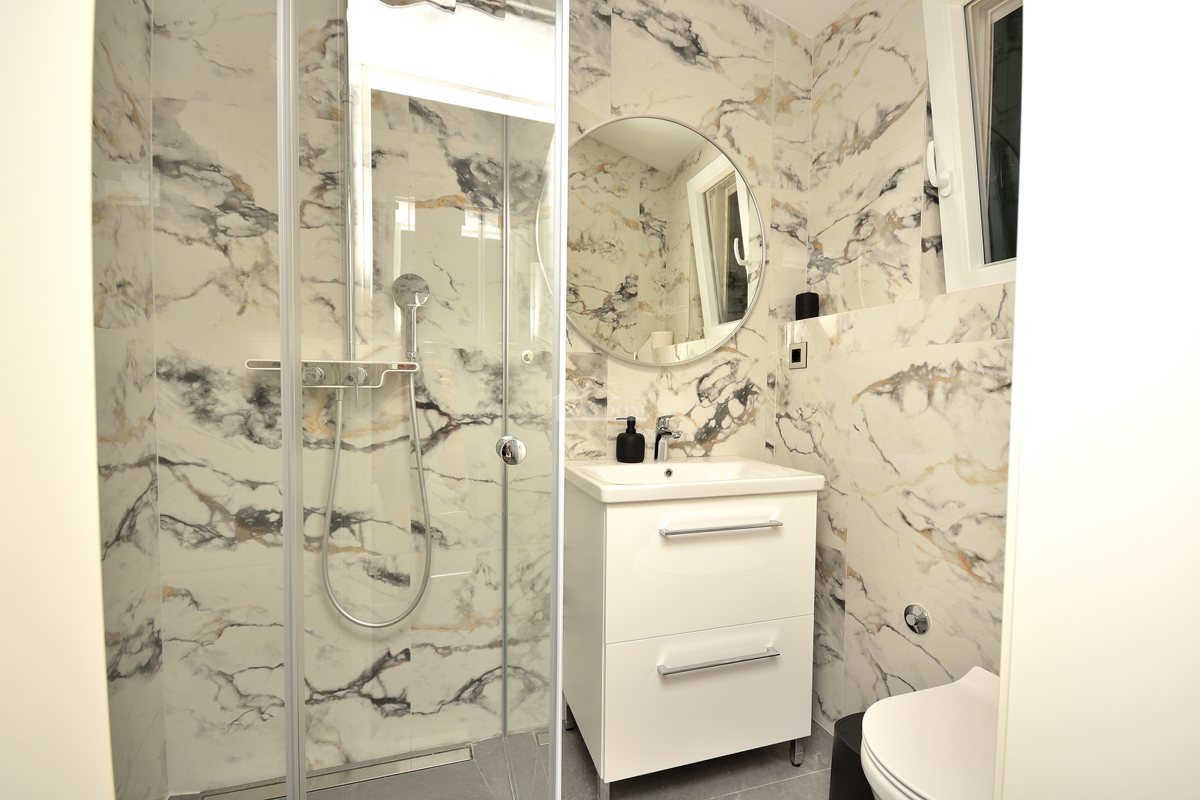 Vodice - popolnoma obnovljeno in opremljeno stanovanje 350 m od plaže