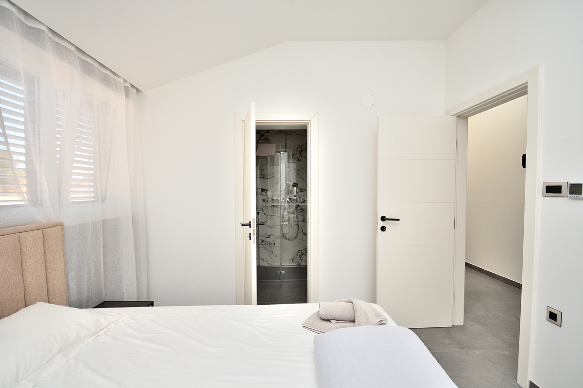 Vodice - popolnoma obnovljeno in opremljeno stanovanje 350 m od plaže