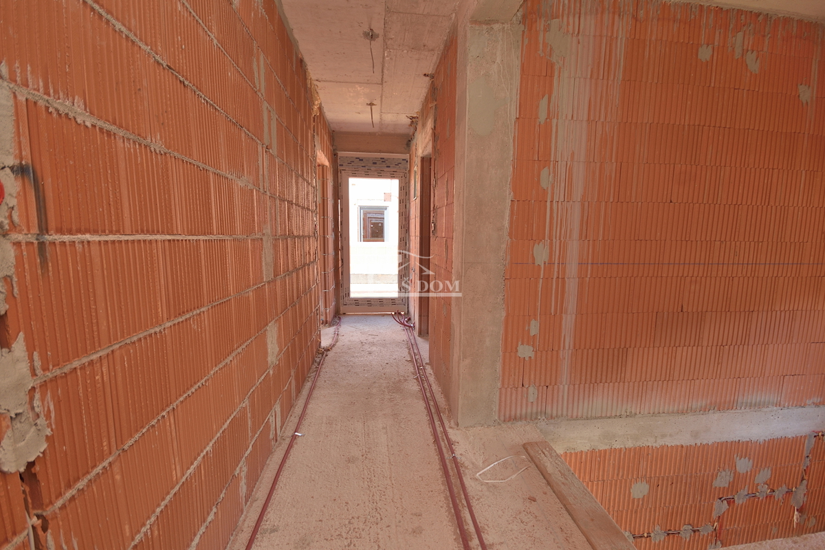 Vodice - NOVOGRADNJA S2 hiša z bazenom, garažo, 800 m od plaže