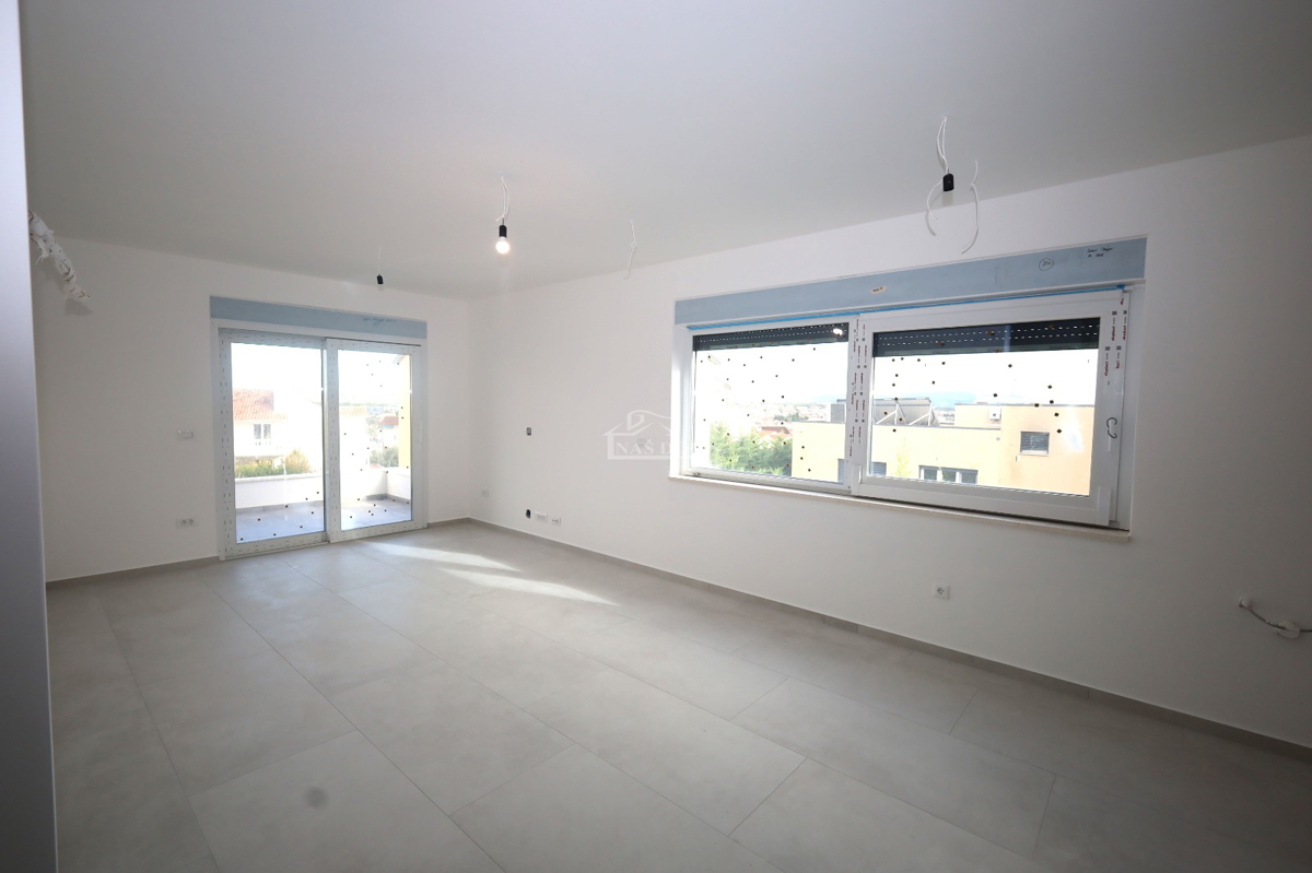 Vodice - Stanovanje S4 s strešno teraso, panoramski pogled na morje