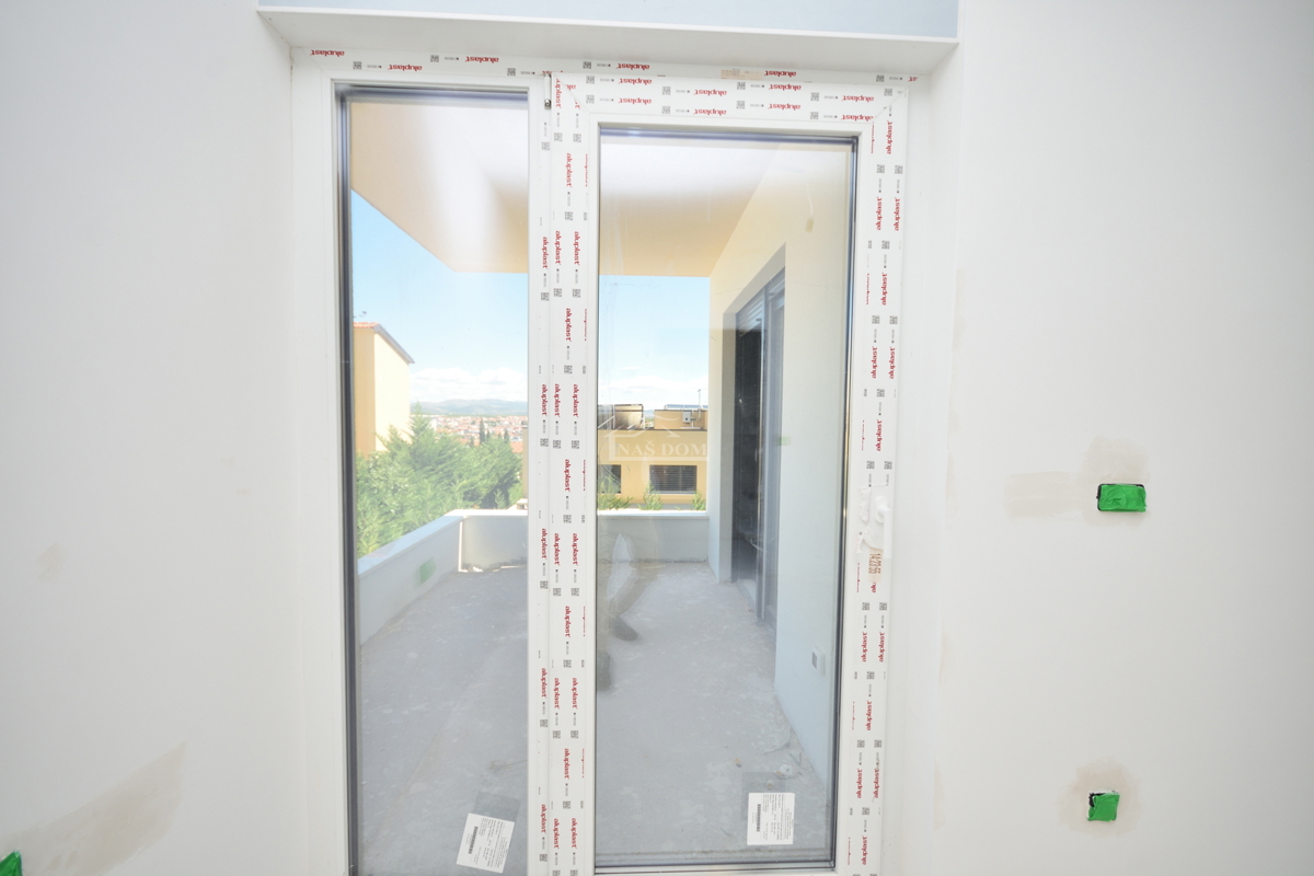 Vodice - Stanovanje S4 s strešno teraso, panoramski pogled na morje