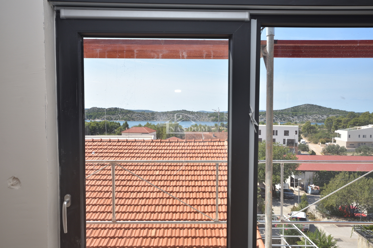 Šibenik, Crnica - Trosobno stanovanje S1 z garažo