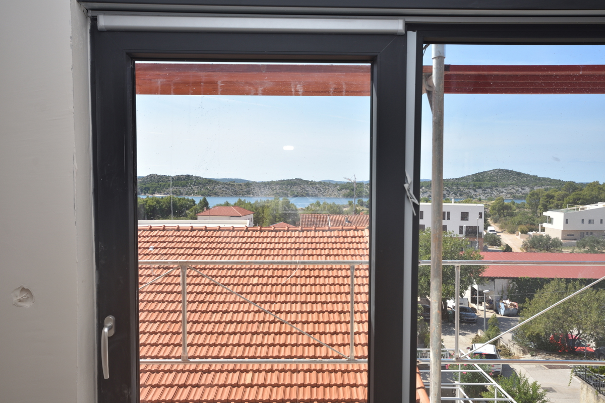 Šibenik, Crnica - Trosobno stanovanje S1 z garažo