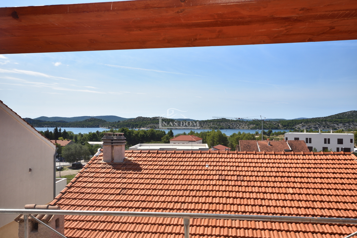 Šibenik, Crnica - Trosobno stanovanje S1 z garažo