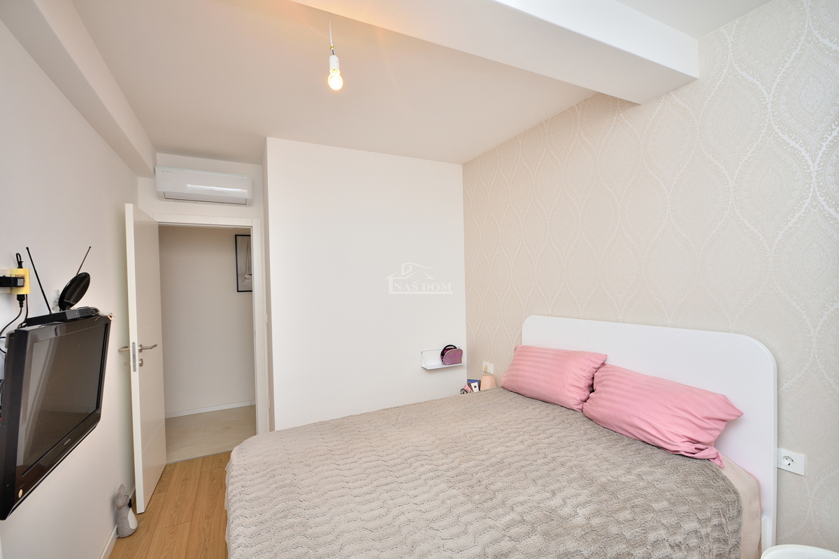 Vodice - opremljeno dvosobno stanovanje v bližini centra Vodic