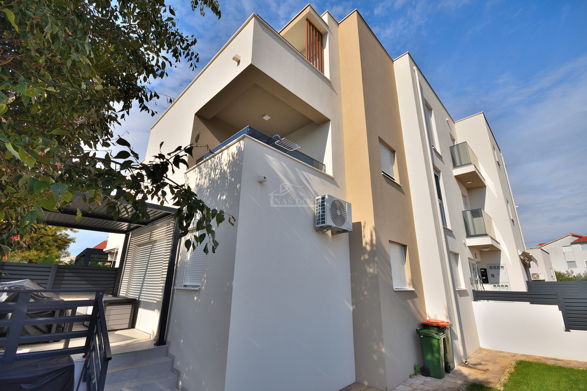 Vodice- namješten dvosoban stan u blizini centra Vodica