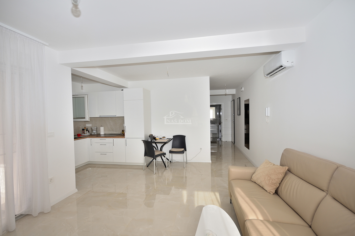 Vodice - opremljeno dvosobno stanovanje v bližini centra Vodic