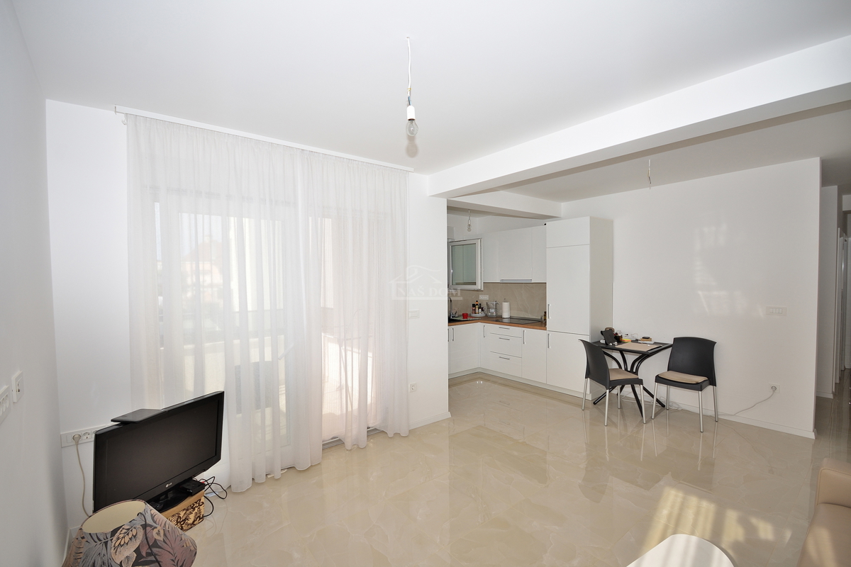 Vodice- namješten dvosoban stan u blizini centra Vodica