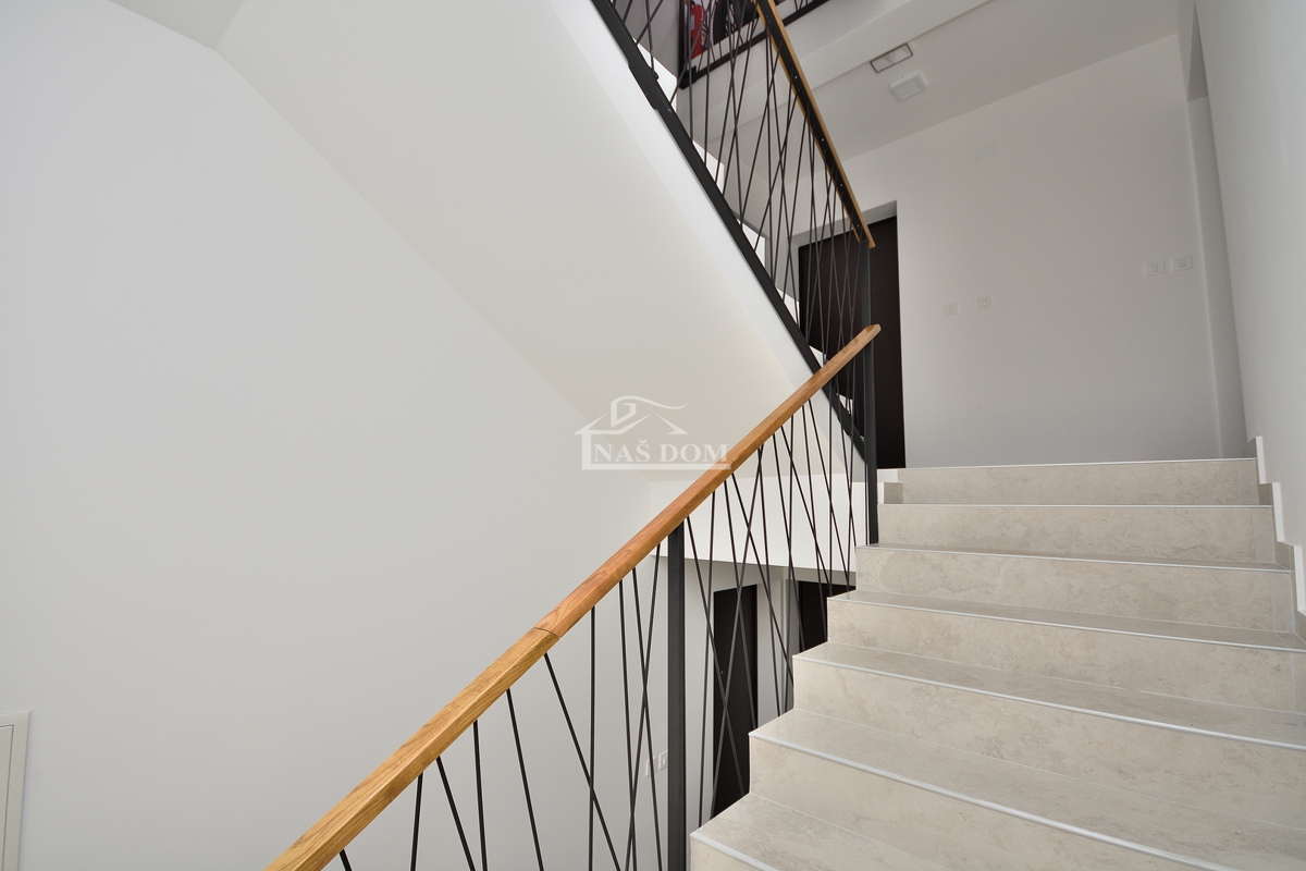 Vodice- namješten dvosoban stan u blizini centra Vodica