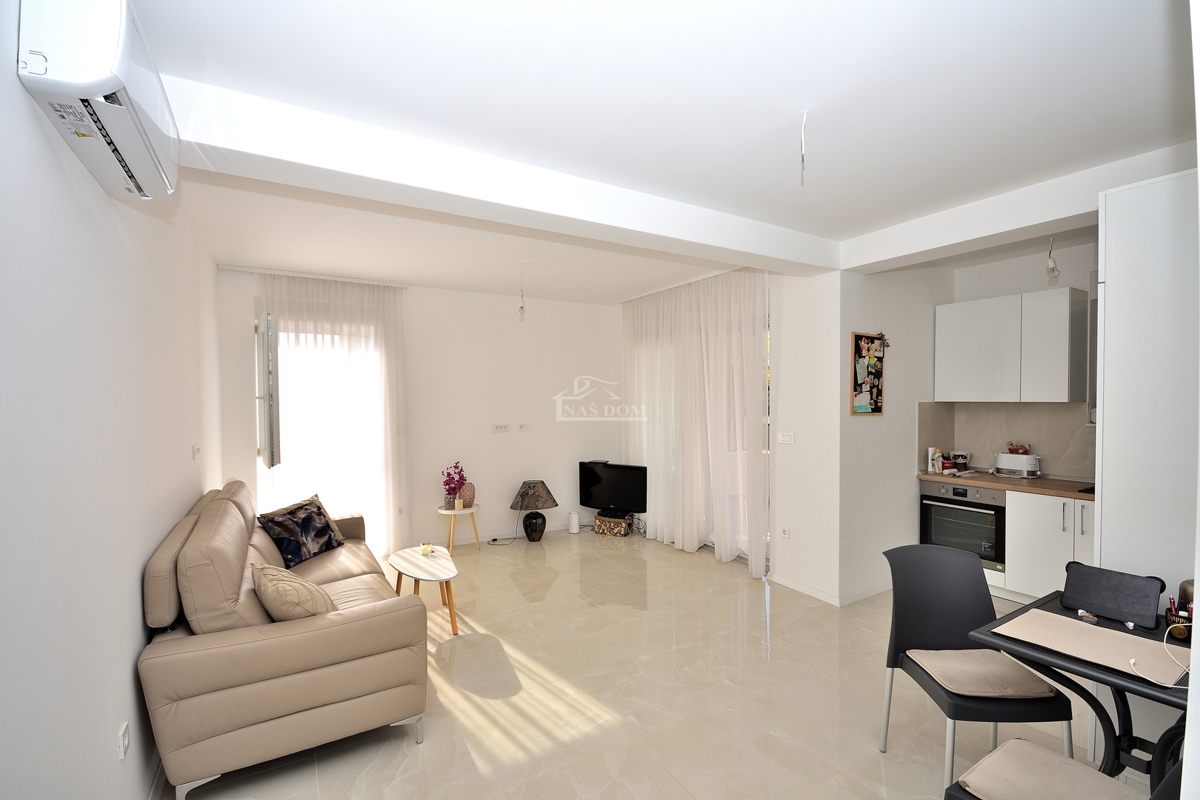 Vodice - opremljeno dvosobno stanovanje v bližini centra Vodic