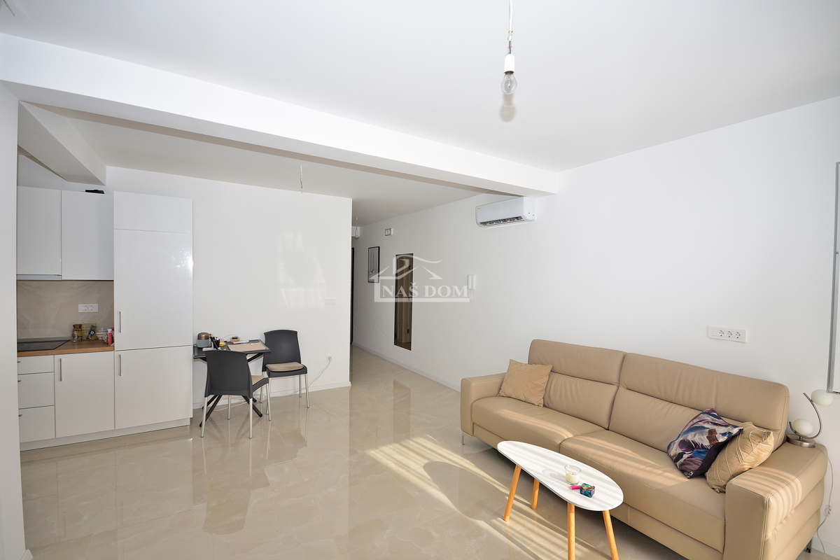 Vodice- namješten dvosoban stan u blizini centra Vodica