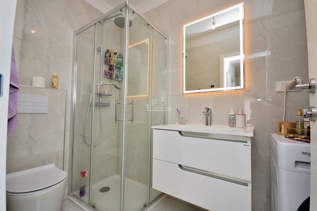 Vodice - opremljeno dvosobno stanovanje v bližini centra Vodic