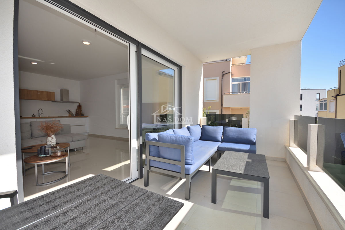 Vodice - Stanovanje v visokem pritličju novogradnje, vrhunska lokacija