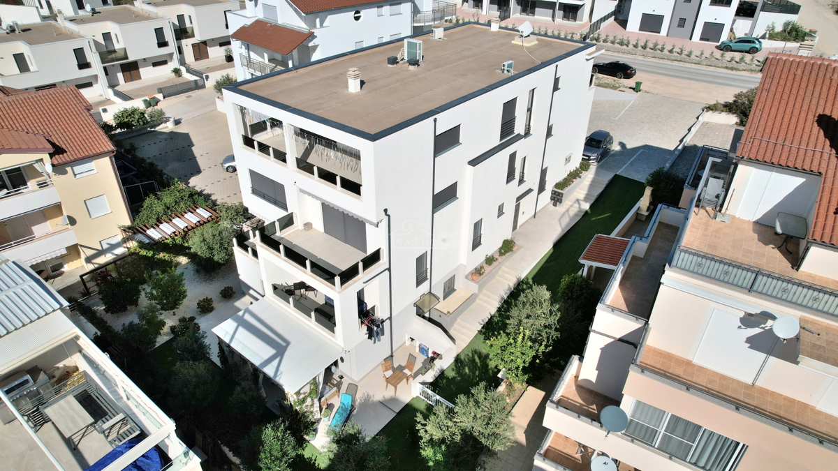 Vodice - Stanovanje v visokem pritličju novogradnje, vrhunska lokacija