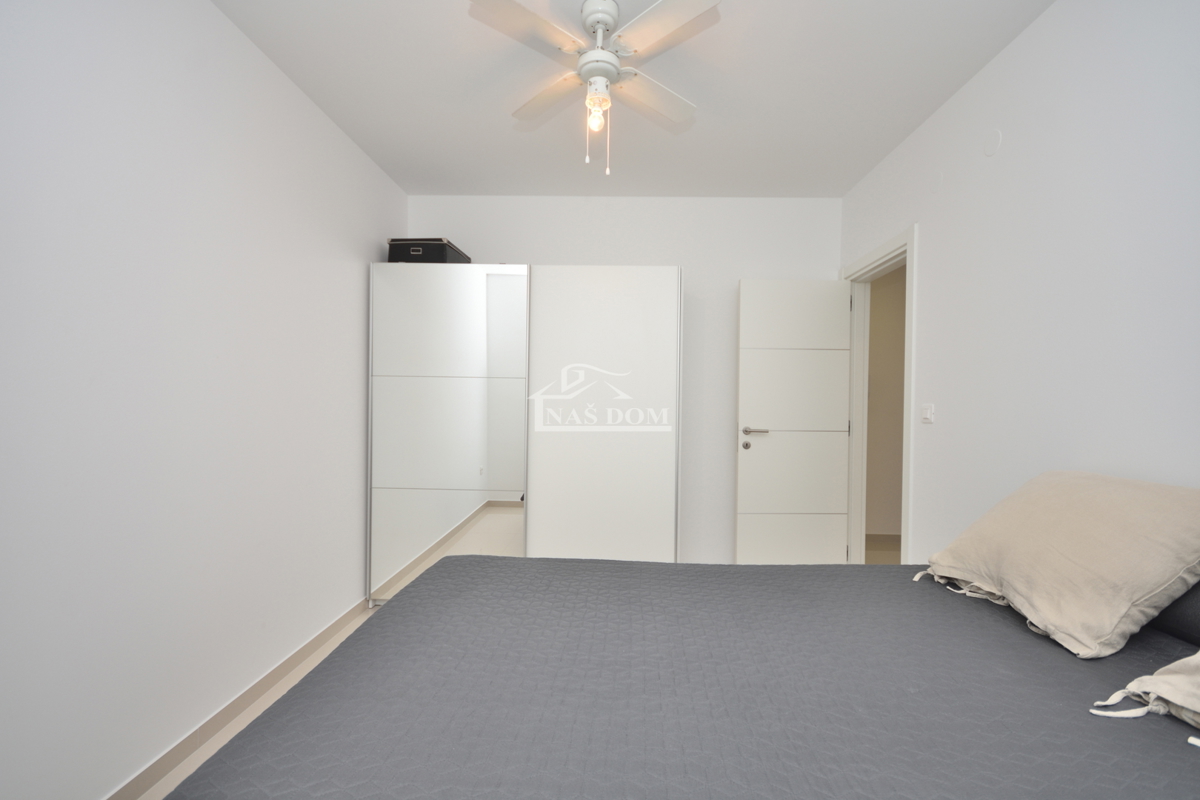 Vodice - Stanovanje v visokem pritličju novogradnje, vrhunska lokacija