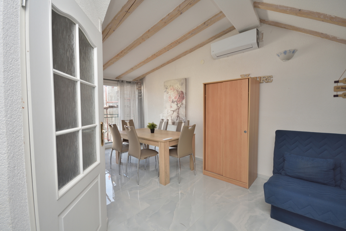 Vodice - Dvoetažno stanovanje v samem središču mesta