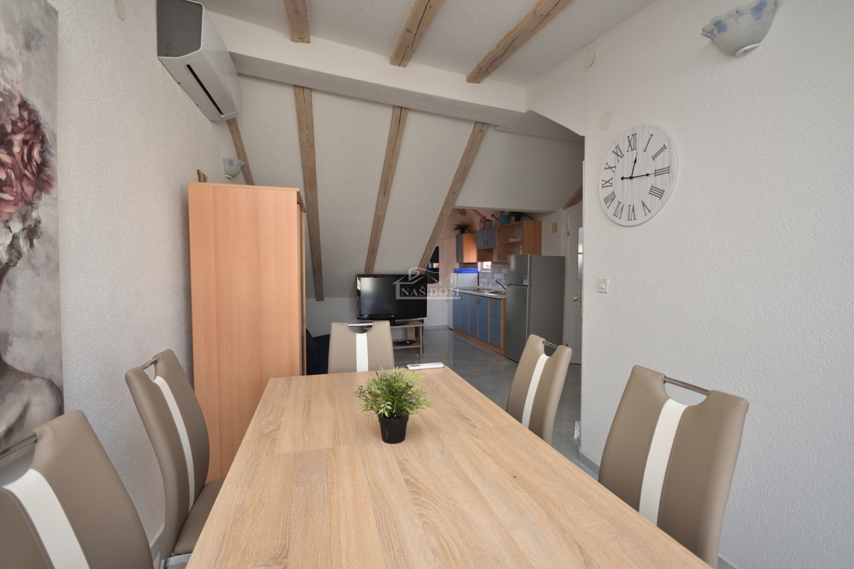 Vodice - Dvoetažno stanovanje v samem središču mesta