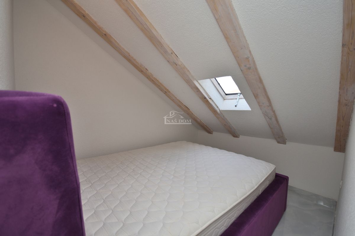 Vodice - Dvoetažno stanovanje v samem središču mesta