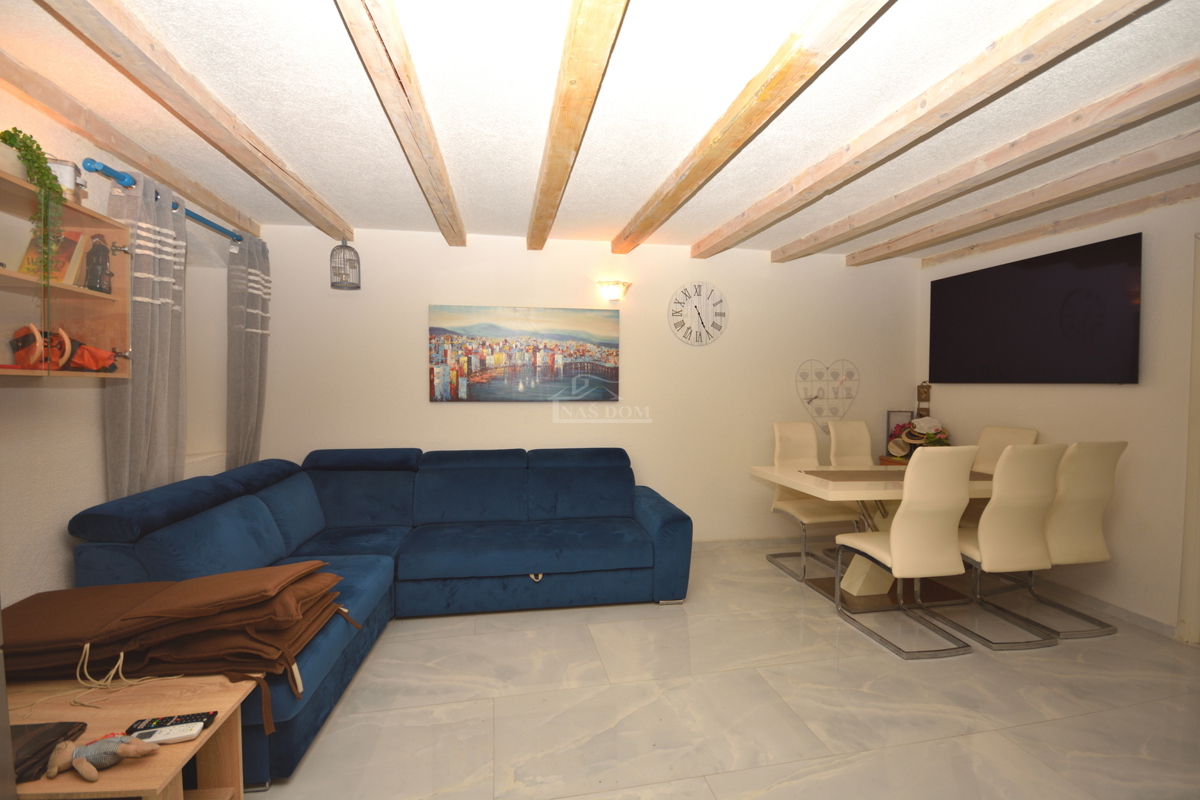 Vodice - Dvoetažno stanovanje v samem središču mesta