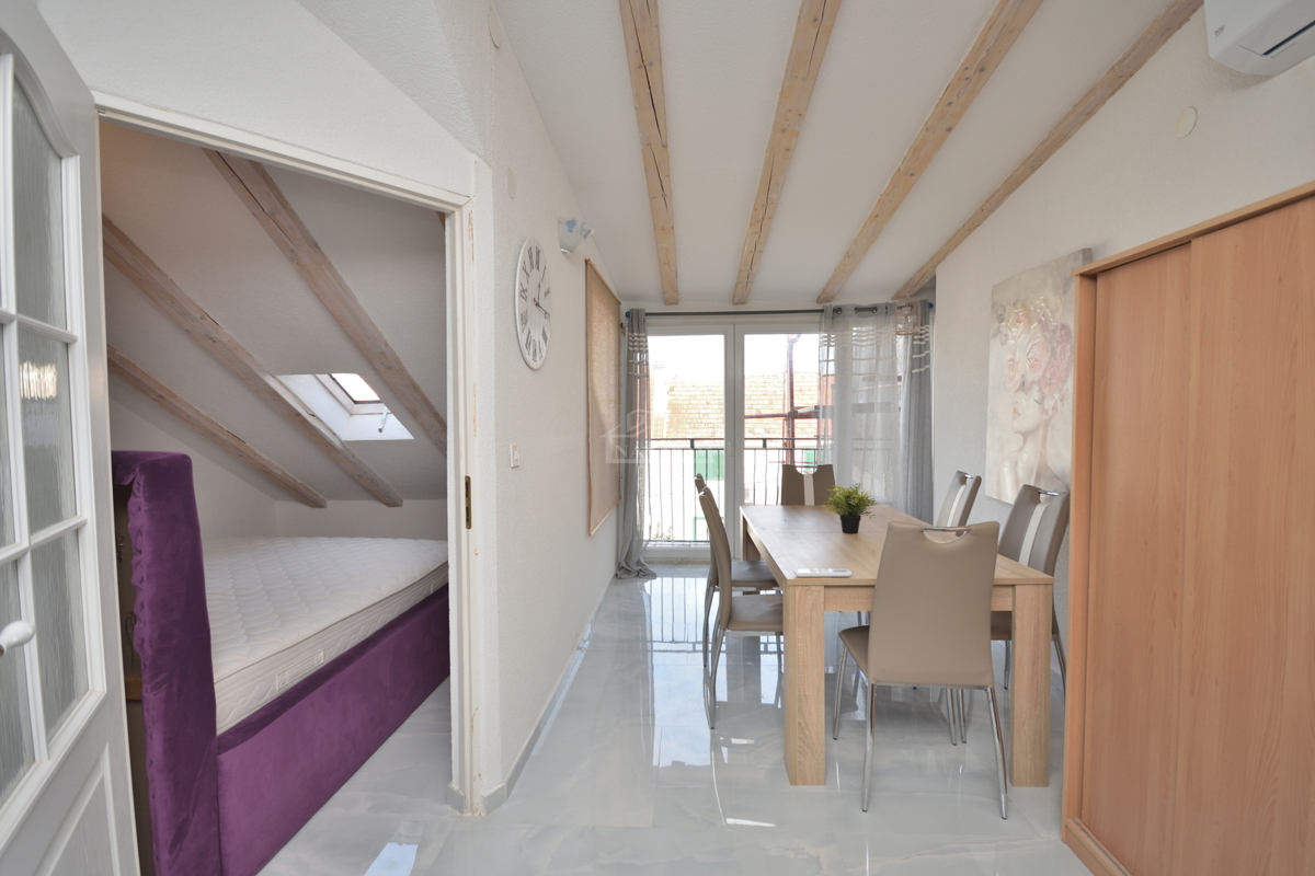 Vodice - Dvoetažno stanovanje v samem središču mesta