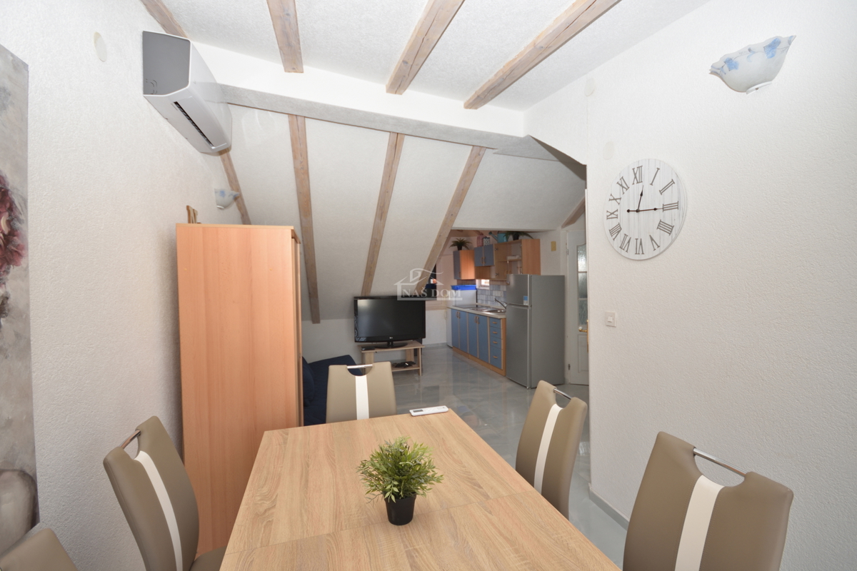 Vodice - Dvoetažno stanovanje v samem središču mesta