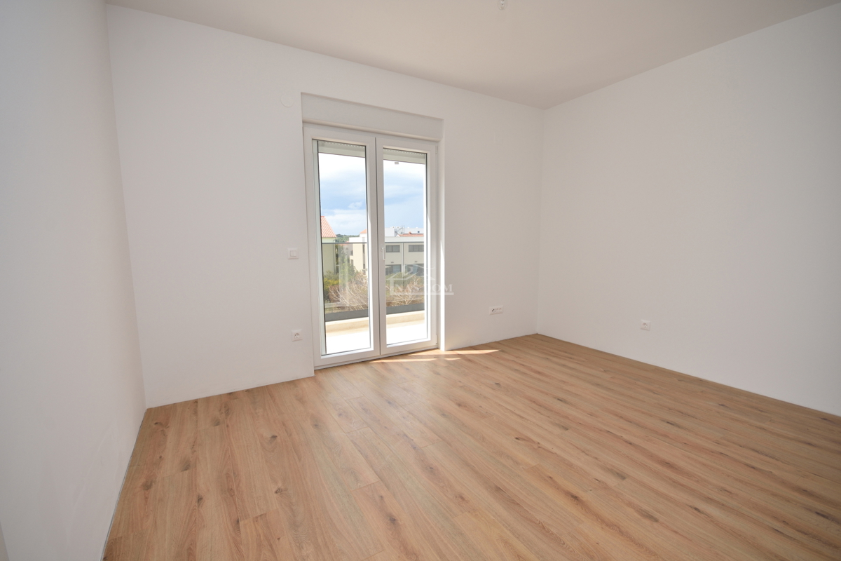 Vodice, Srima - Dvojna hiša S1 s bazenom, 270 m od plaže