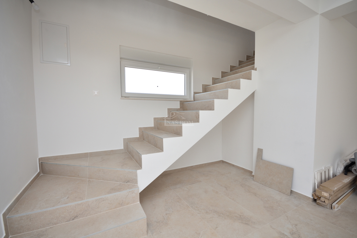 Vodice, Srima - Dvojna hiša S1 s bazenom, 270 m od plaže