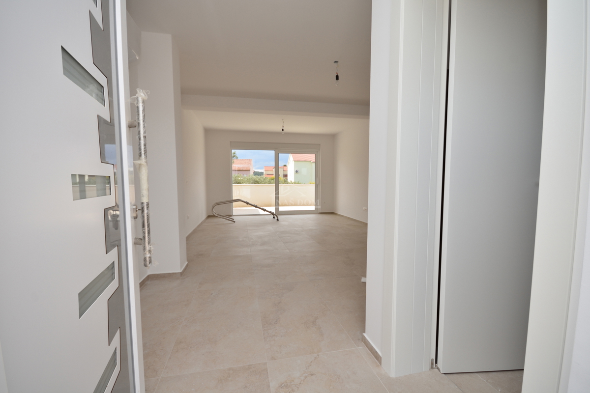 Vodice, Srima - Dvojna hiša S1 s bazenom, 270 m od plaže