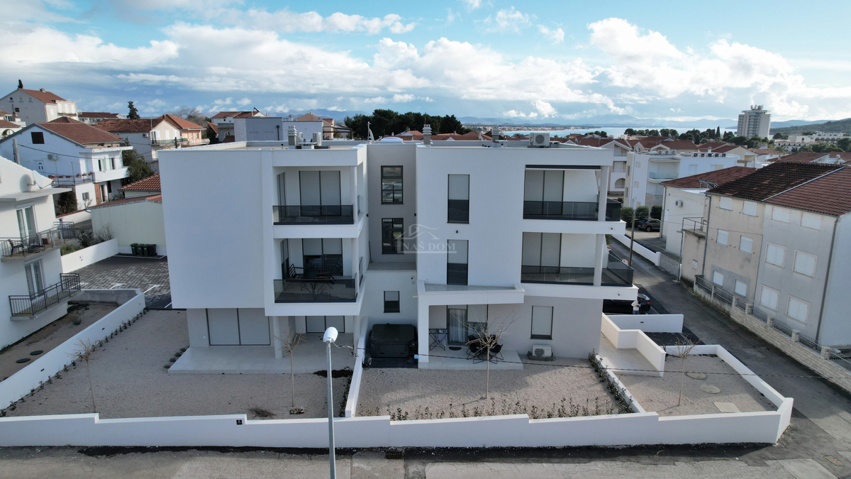 Moderno stanovanje S7 z razgledom na morje – novogradnja blizu plaže in centra Vodic